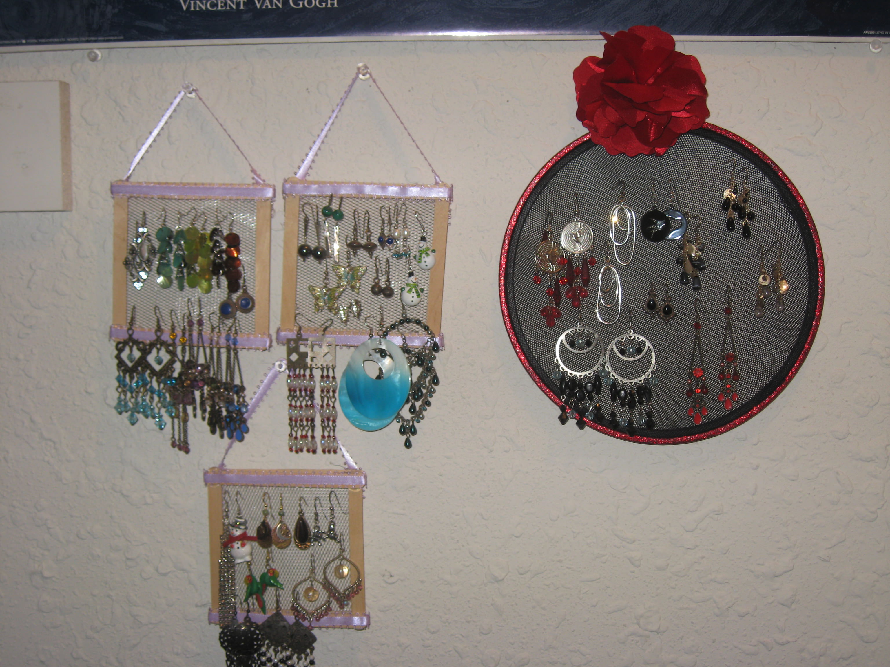 Image of: DIY Jewelry Organizer for Wall