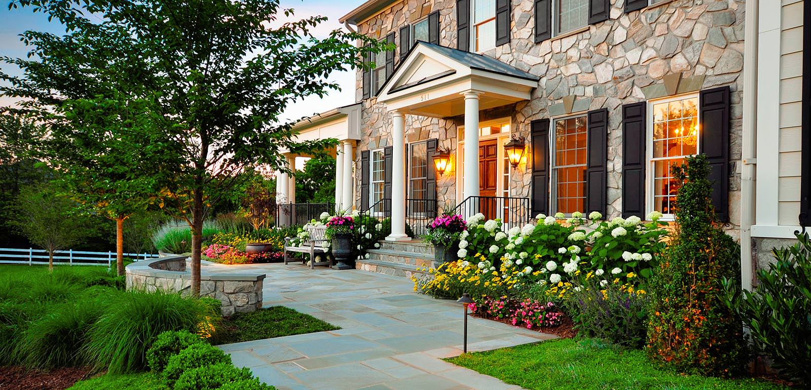Image of: House Front Flower Beds