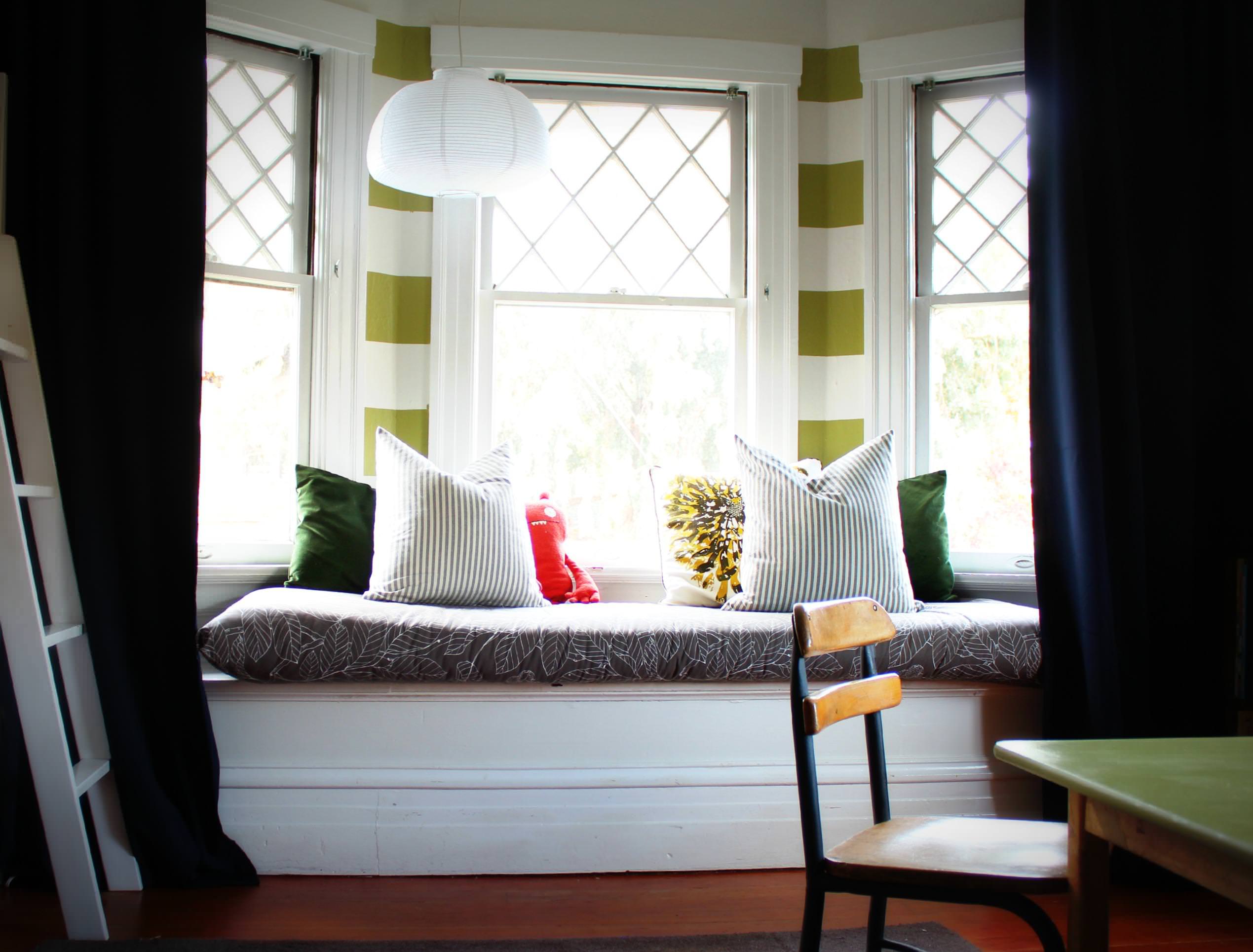 How to Decorate Bay Windows