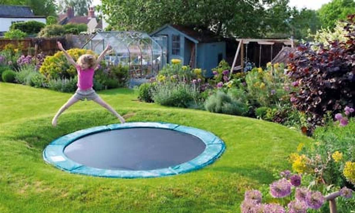 Image of: Landscaping Around a Trampoline
