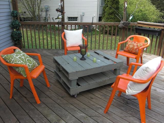 Outdoor-Furniture-Made-From-Wood-Pallets