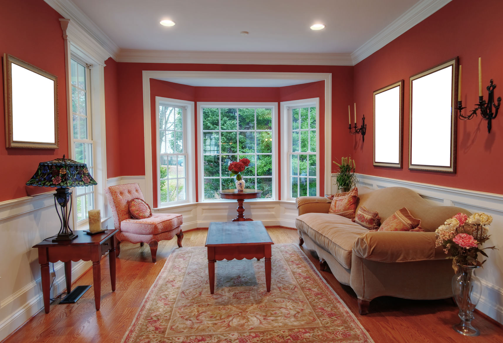 Image of: Living Room Interior With Bay Window