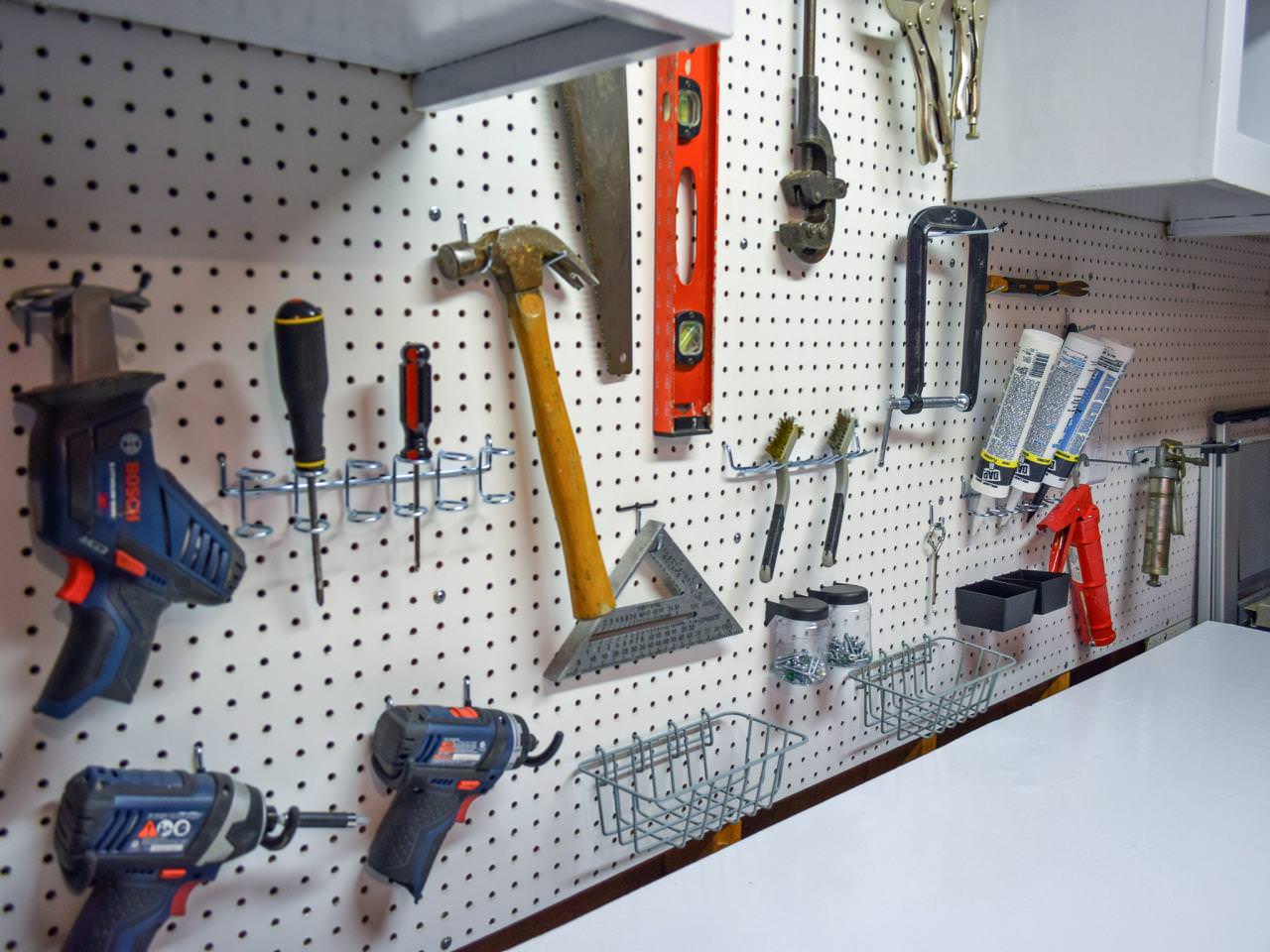 Image of: Install-Pegboard-In-Garage