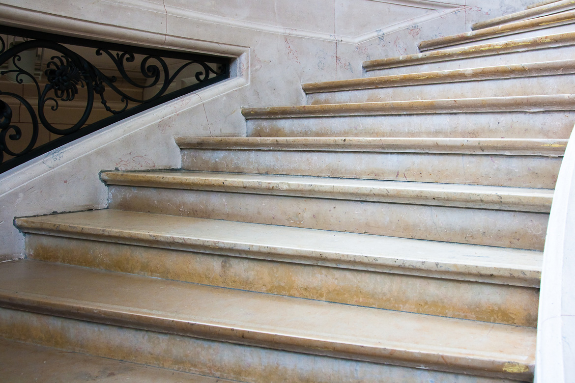 Image of: Paris Museum Staircase