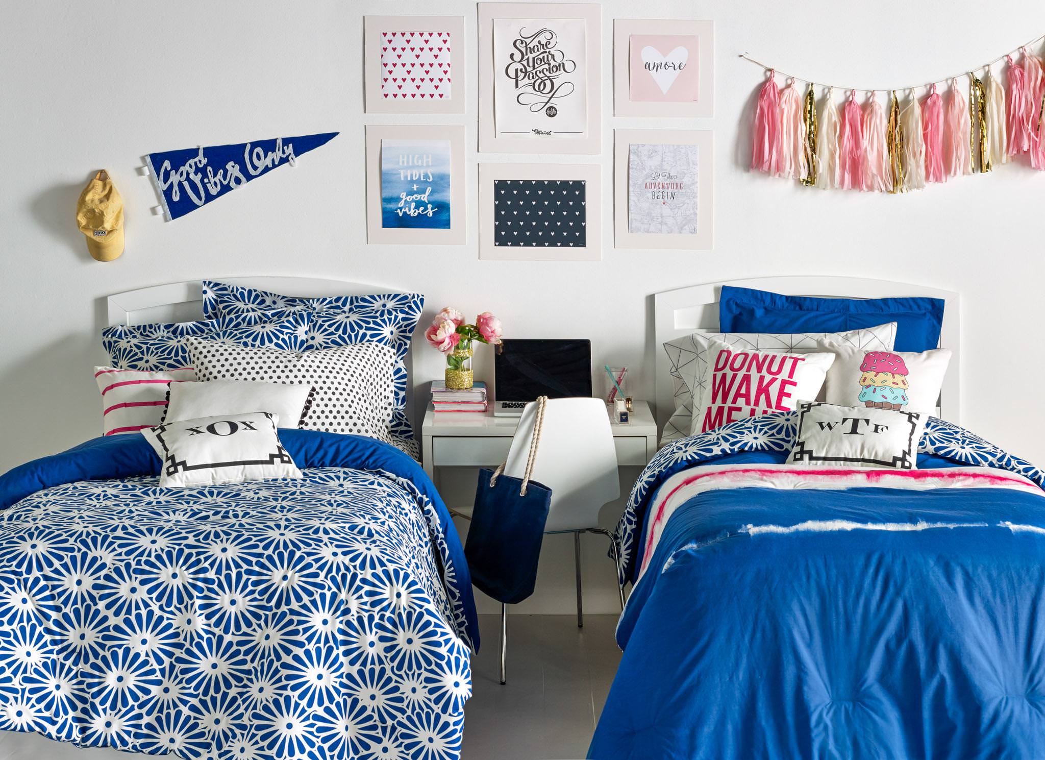 Image of: Dorm Room Decorating Themes