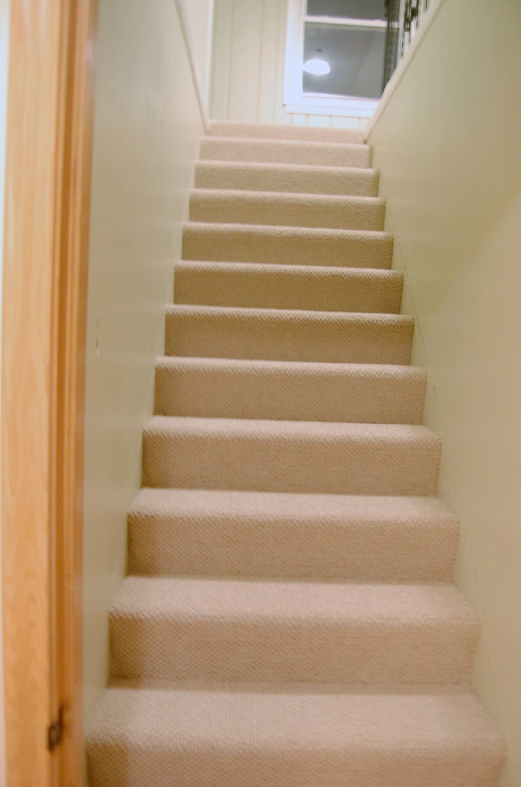 Image of: Installing-Berber-Carpet-Stairs