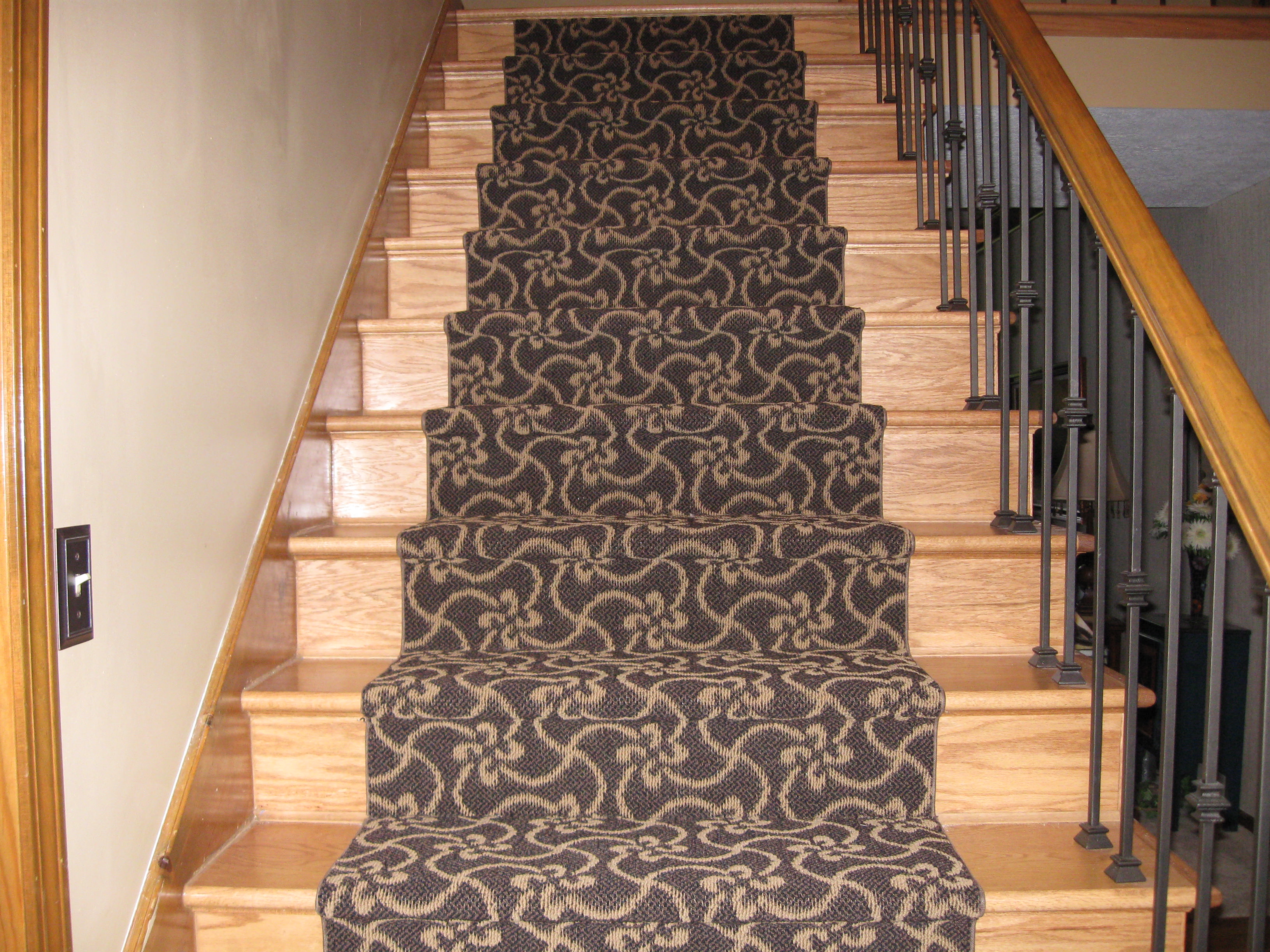 Image of: Installing-Carpet-On-Stairs-Diy