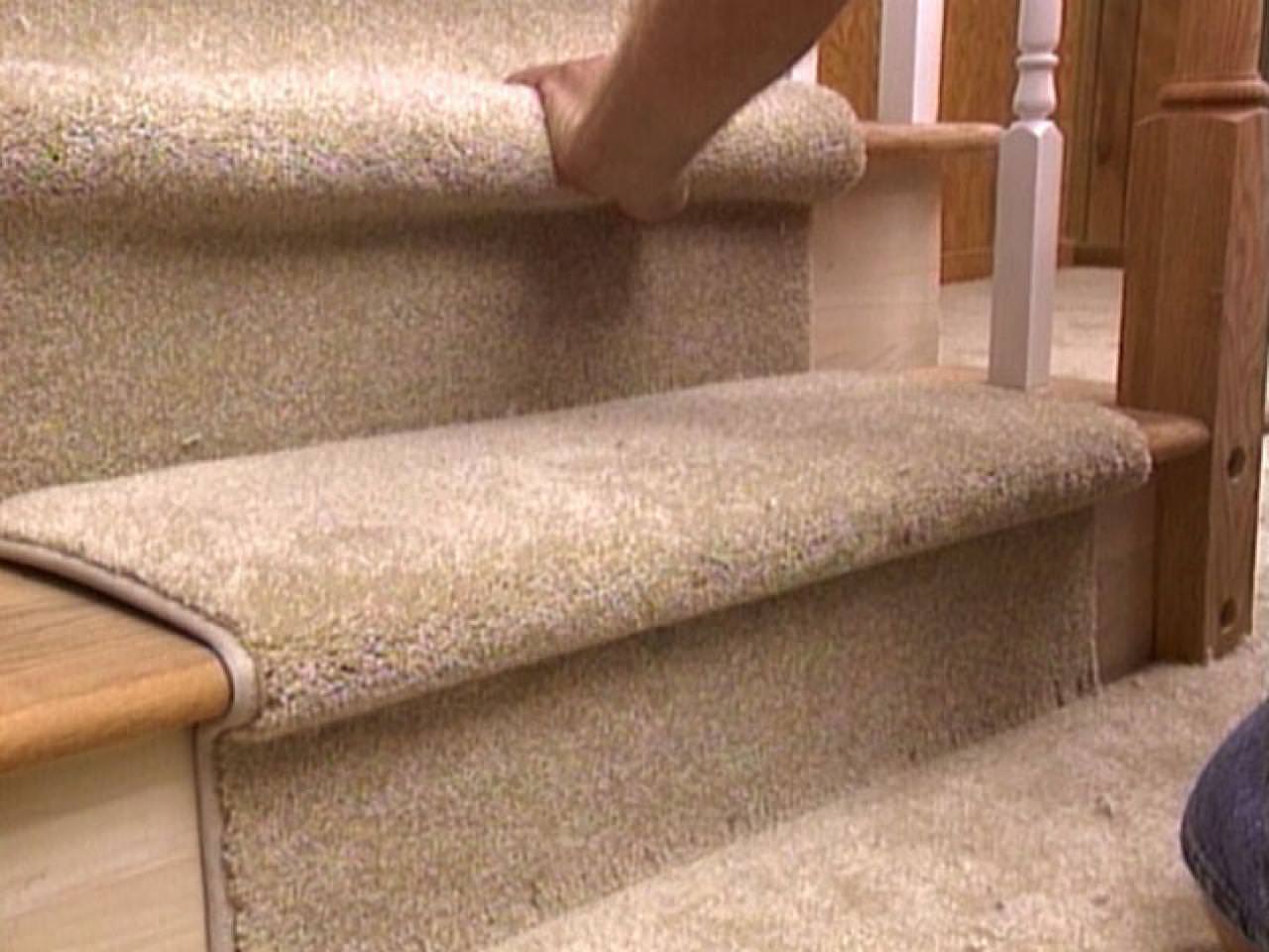 Installing-Carpet-Runner-On-Stairs