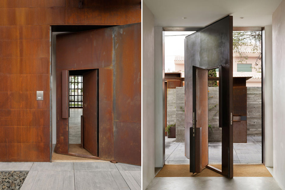 Image of: Pivot-Entry-Doors