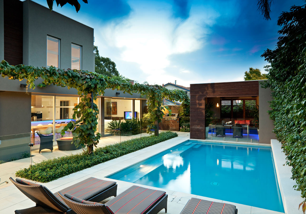 Image of: small-backyard-pools-cost