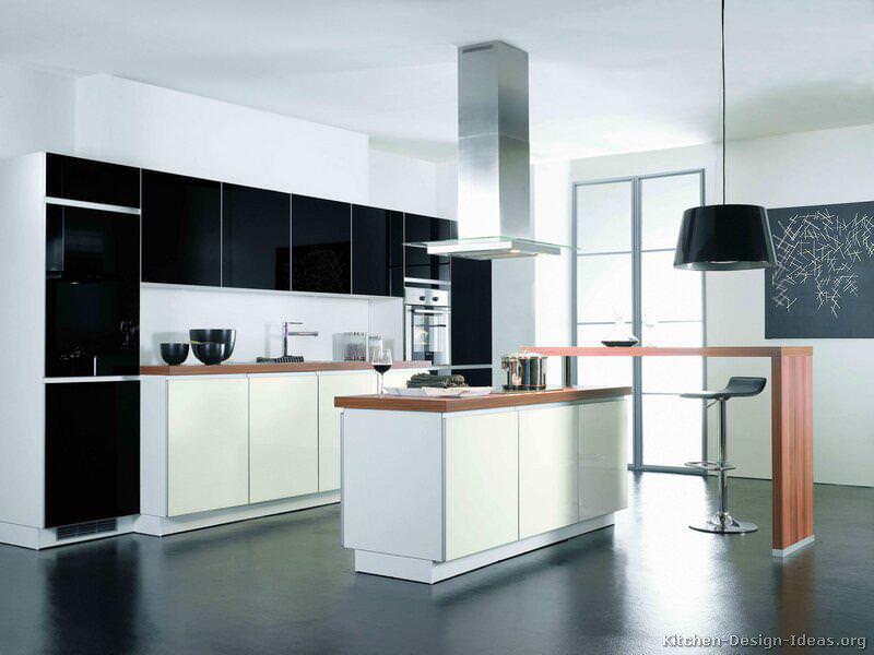 Image of: two-tone-kitchen-cabinets-trend